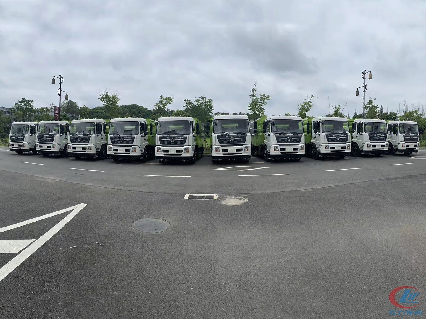 bg大游集团东风天锦洗扫车批量交车