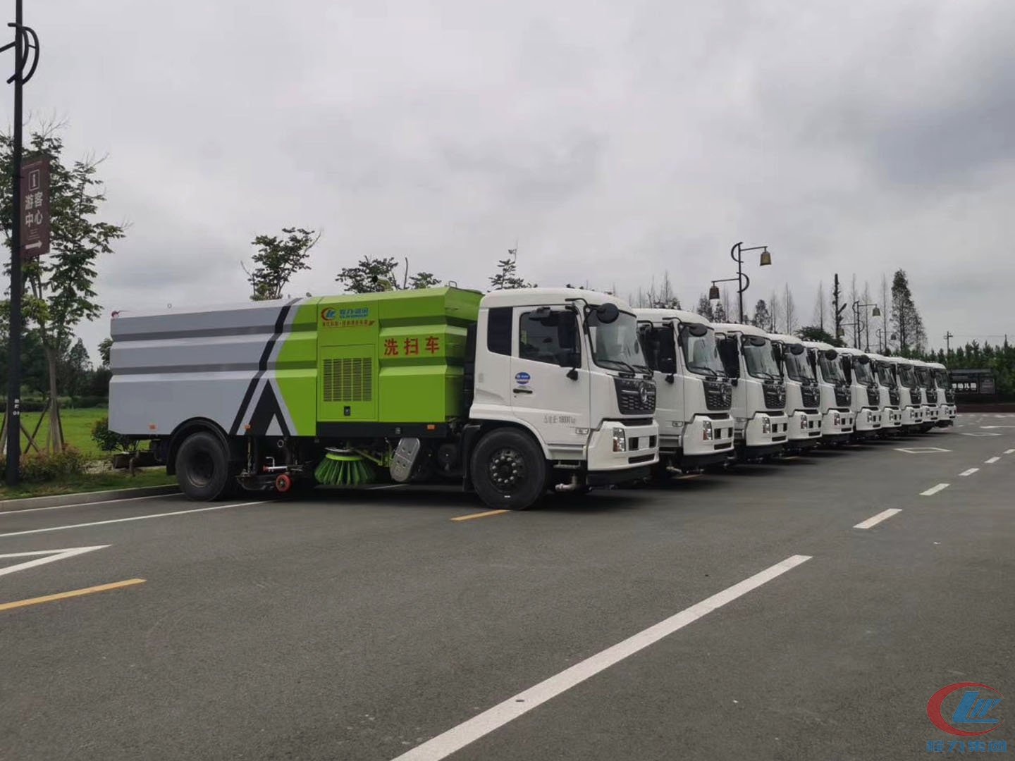 bg大游集团东风天锦洗扫车批量交车