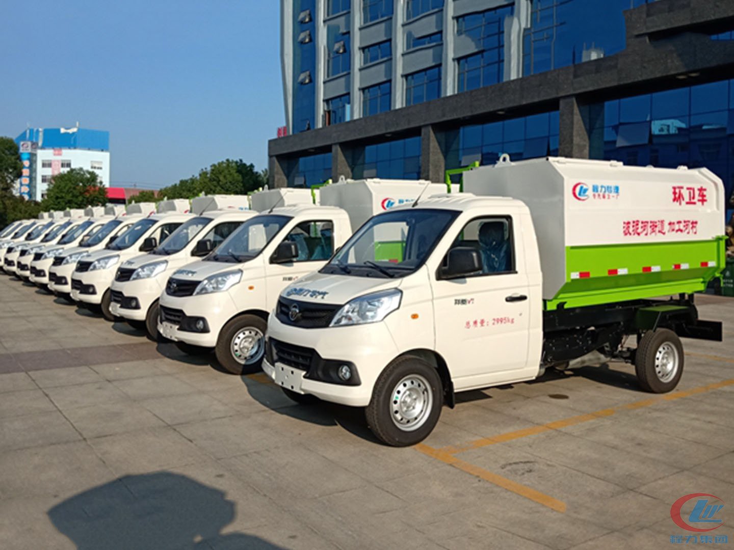 bg大游集团国六福田挂桶垃圾车批量发车