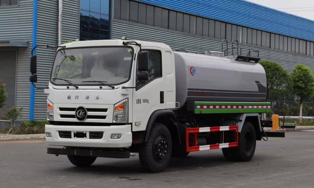 bg大游商用底盘洒水车