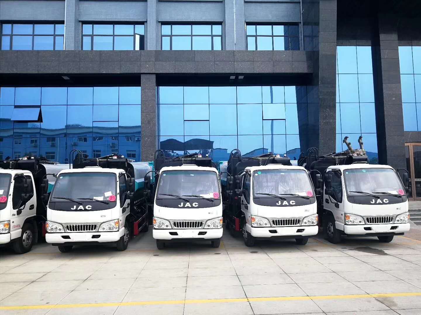 bg大游江淮挂桶垃圾车