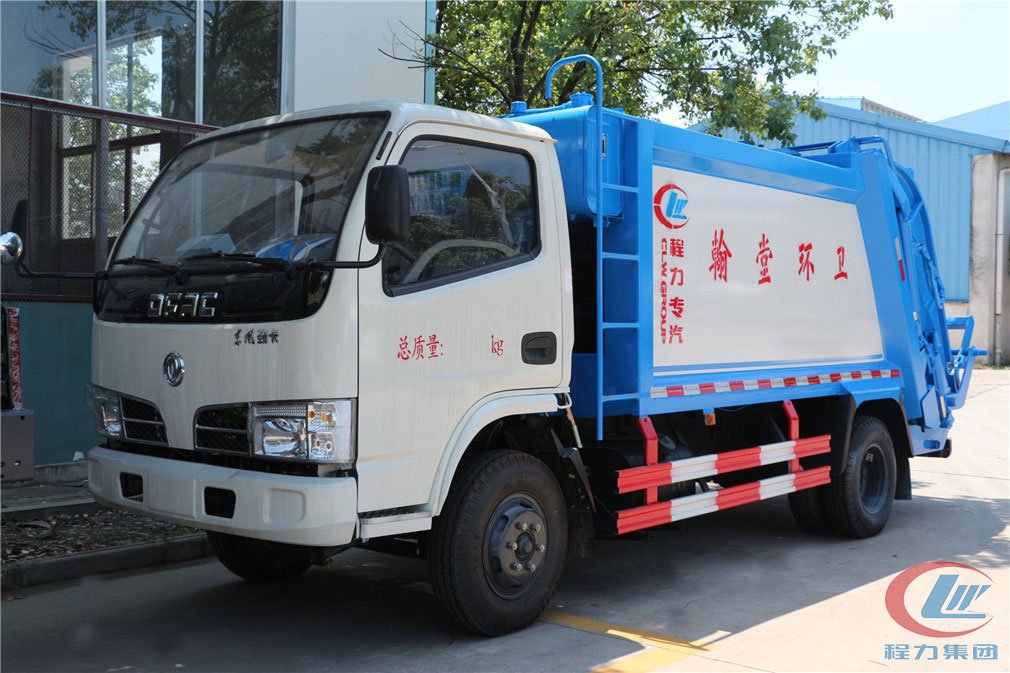 bg大游东风多利卡5方压缩式垃圾车
