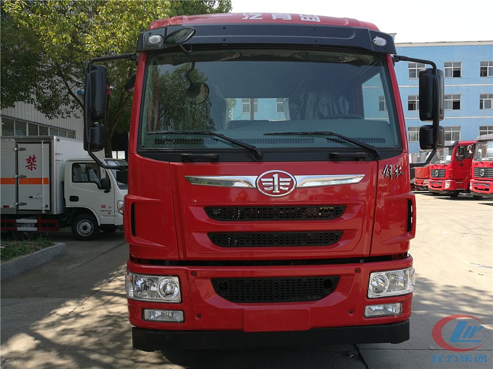 湖北bg大游解放龙V平板运输车正面图