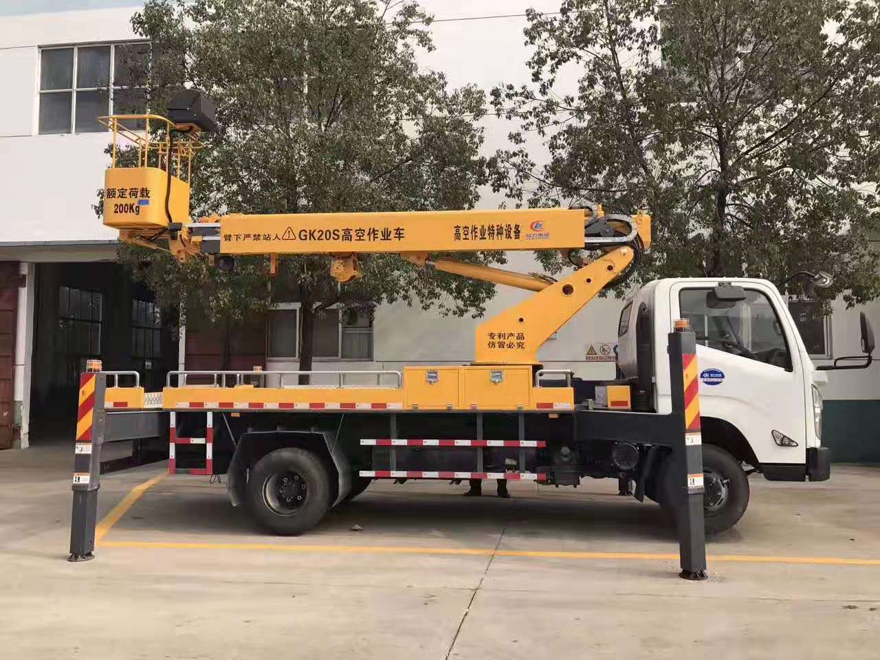 湖北bg大游江铃20米高空作业车侧面图
