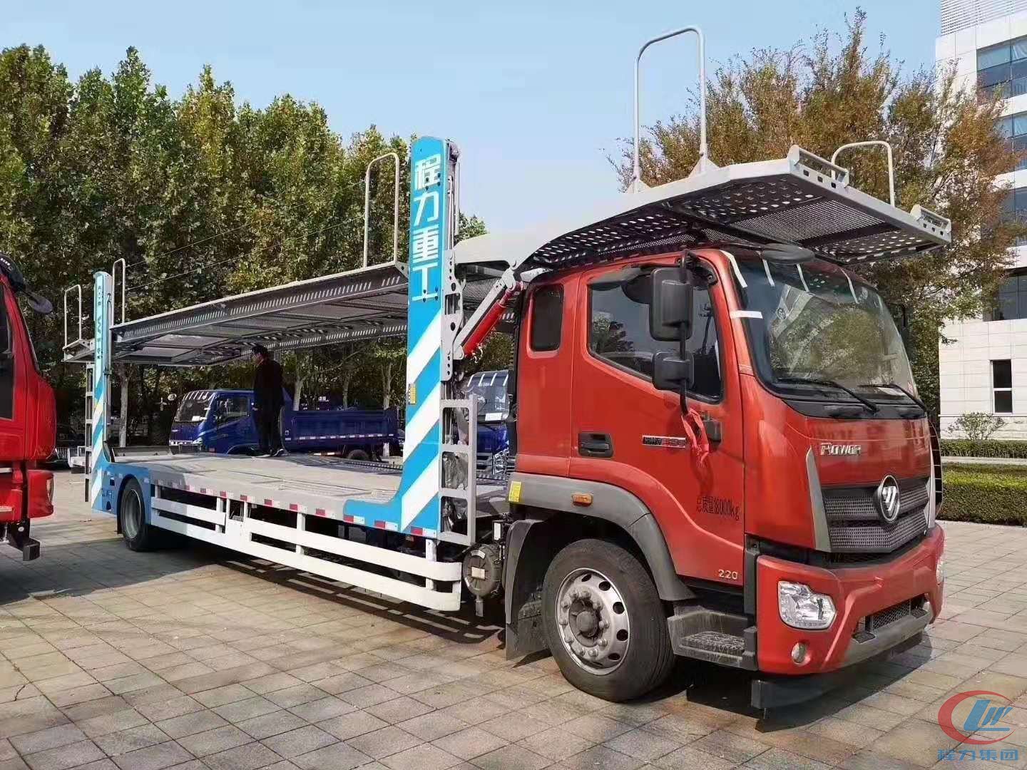 bg大游重工福田瑞沃ES5五位轿运车