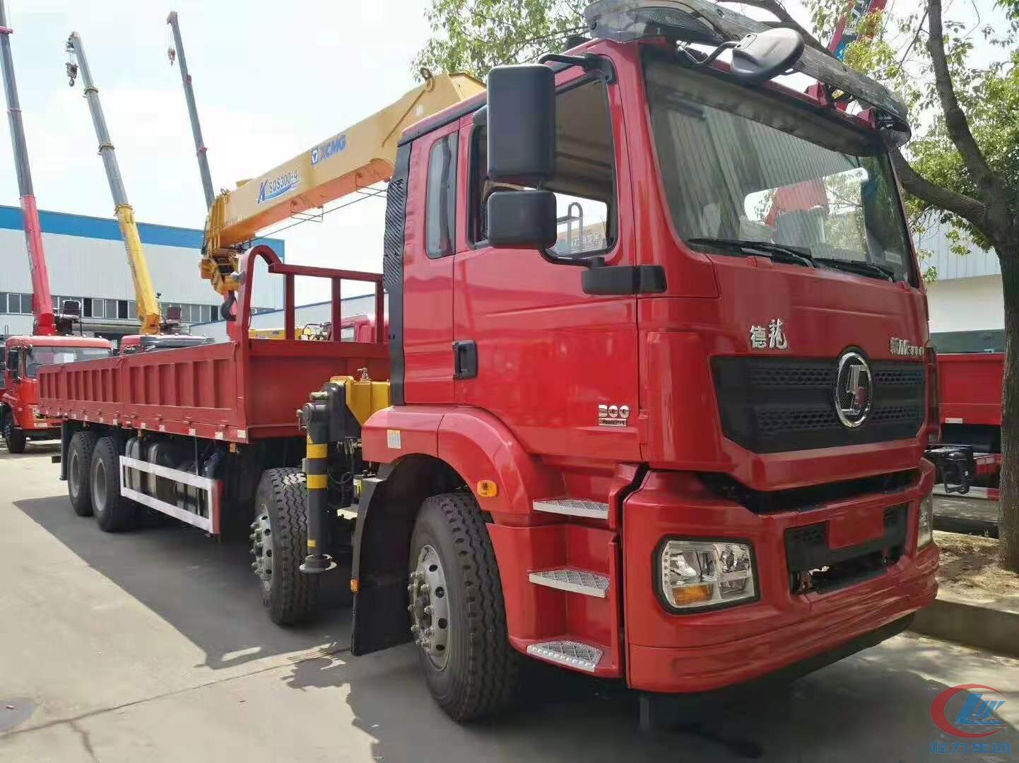 湖北bg大游陕汽8吨随车吊高清图