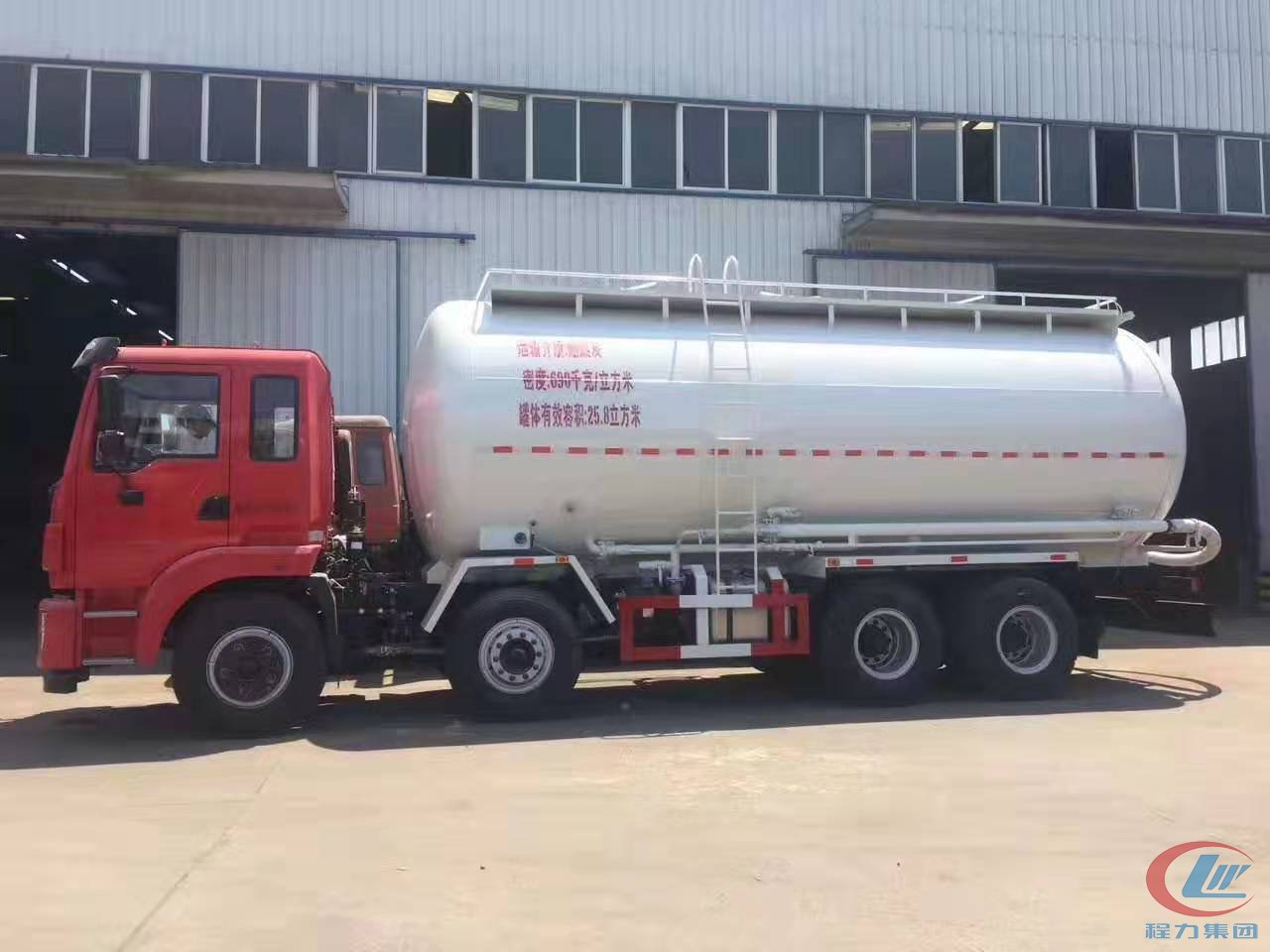 bg大游集团东风随专前四后八粉粒物料运输车