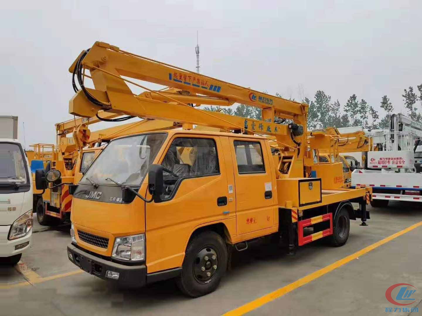 湖北bg大游江铃蓝牌高空作业车