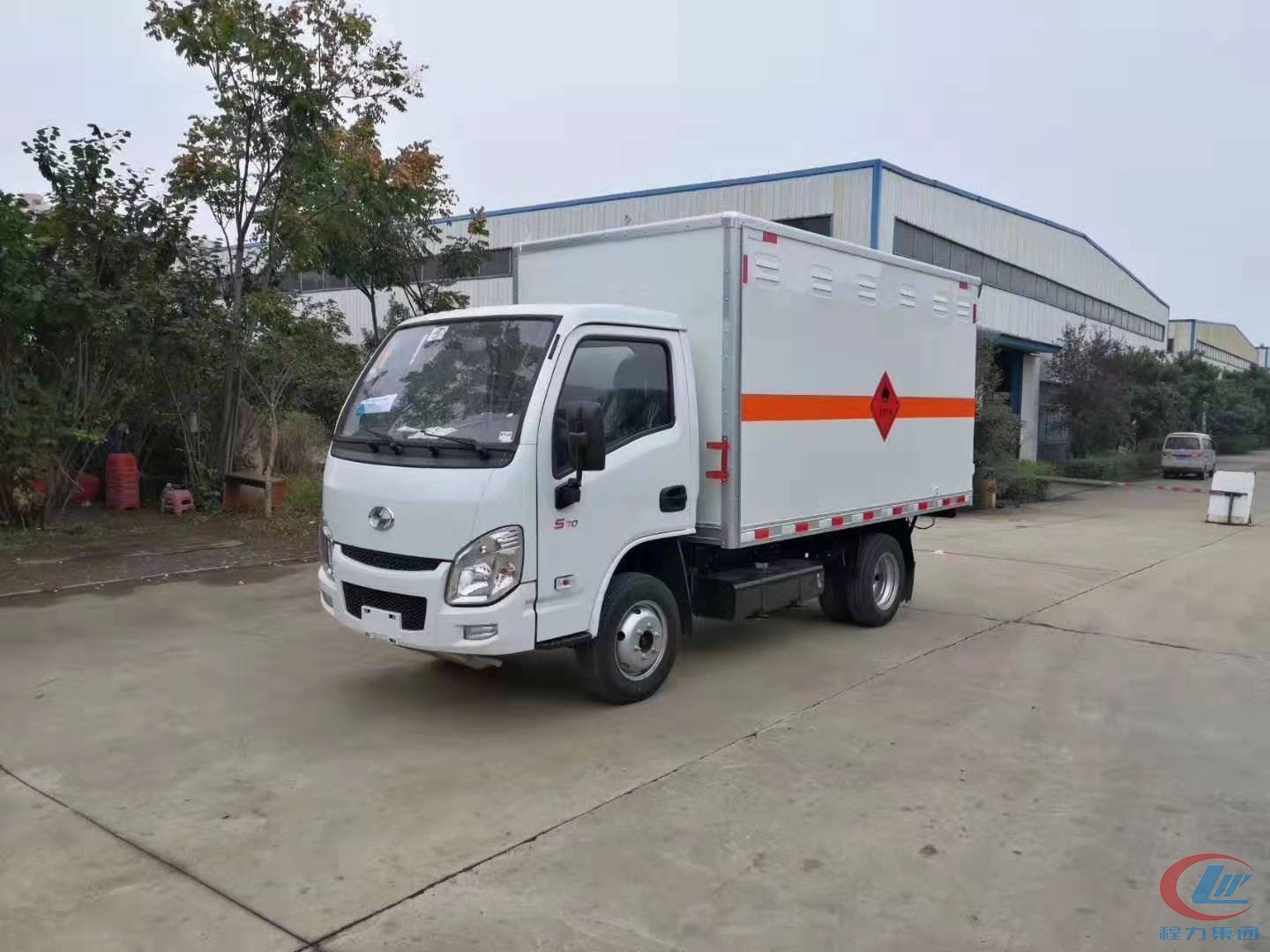 bg大游集团跃进小福星易燃气体厢式运输车正面图