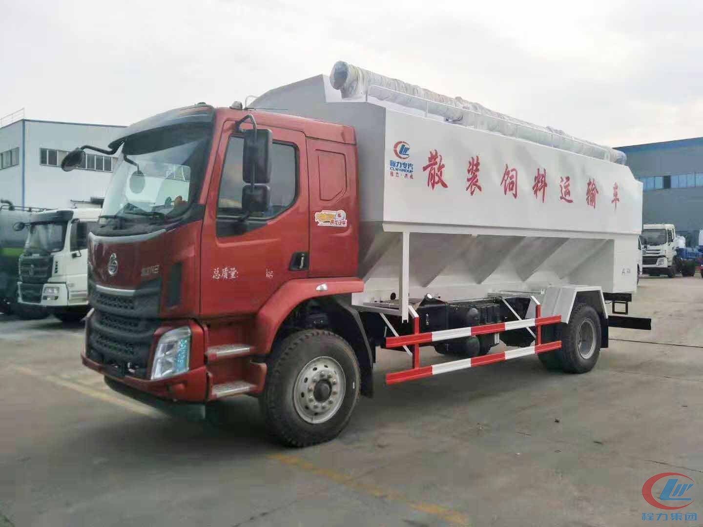 bg大游集团柳汽乘龙散装饲料运输车高清图
