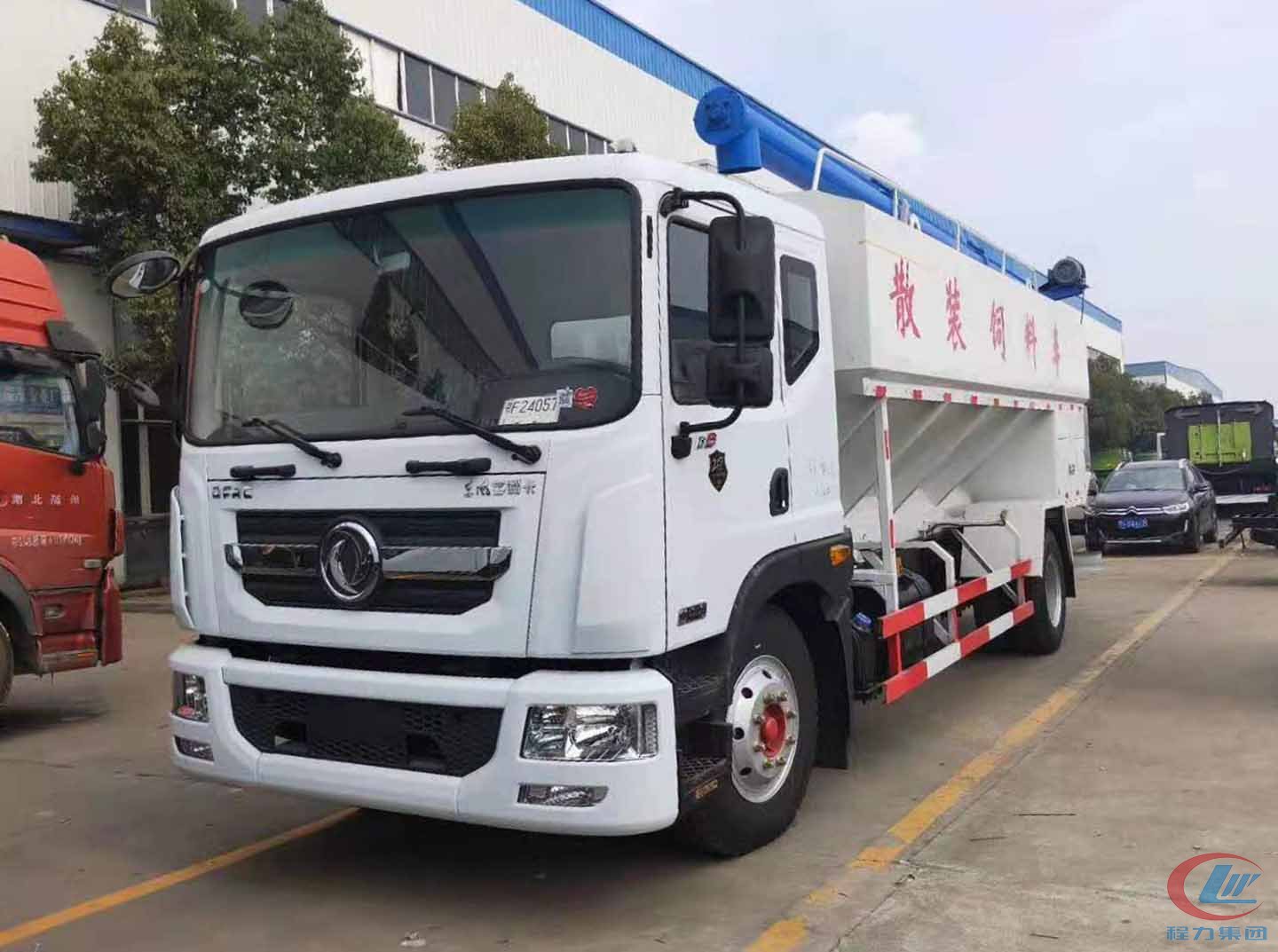 bg大游东风多利卡D9散装饲料运输车高清图