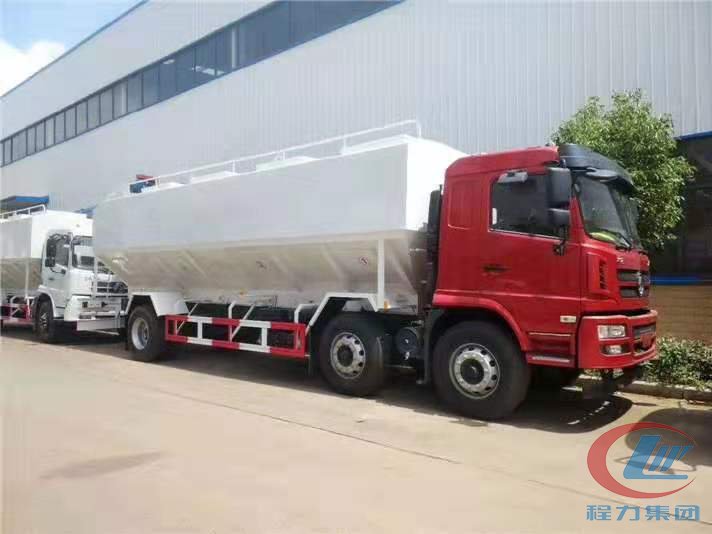 bg大游陕汽轩德小三轴散装饲料车