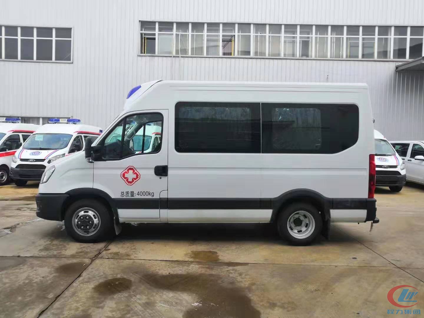 bg大游依维柯救护车宝迪A32救护车背面图