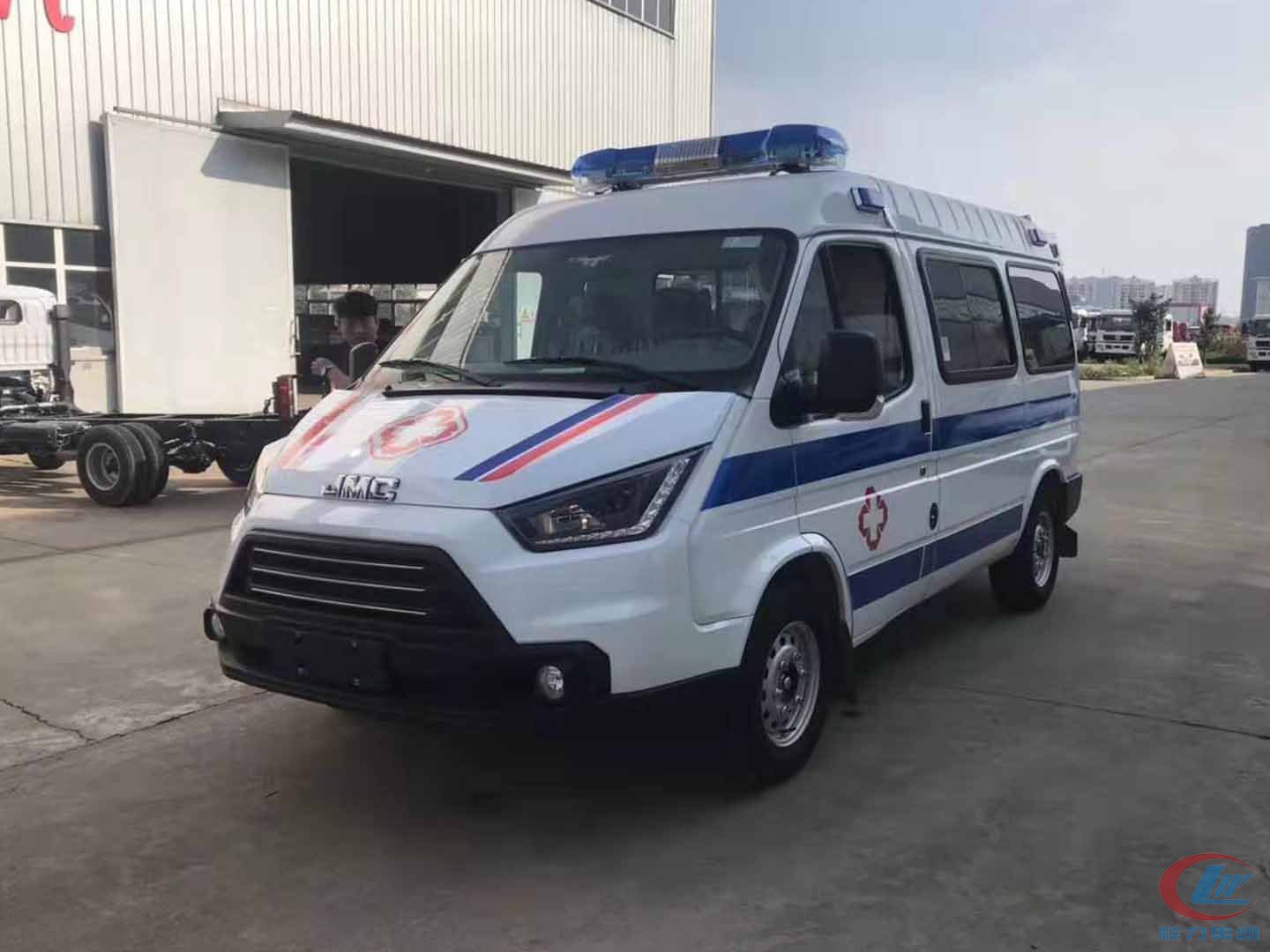 bg大游福特江铃特顺救护车侧面图