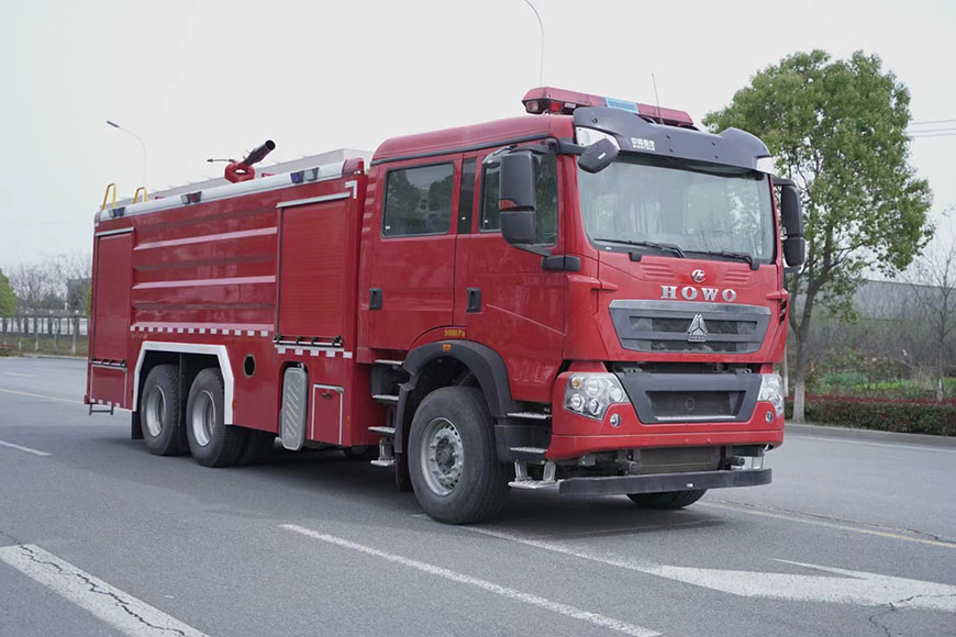 bg大游威牌国六重汽豪沃后双桥水罐消防车
