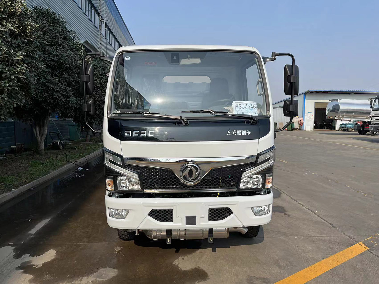 国六bg大游牌东风小福瑞卡/多利卡5方加油车