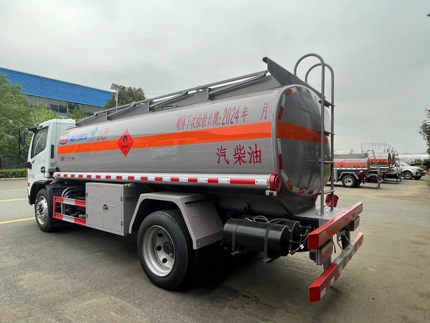 bg大游集团国六东风10立方运油车/加油车