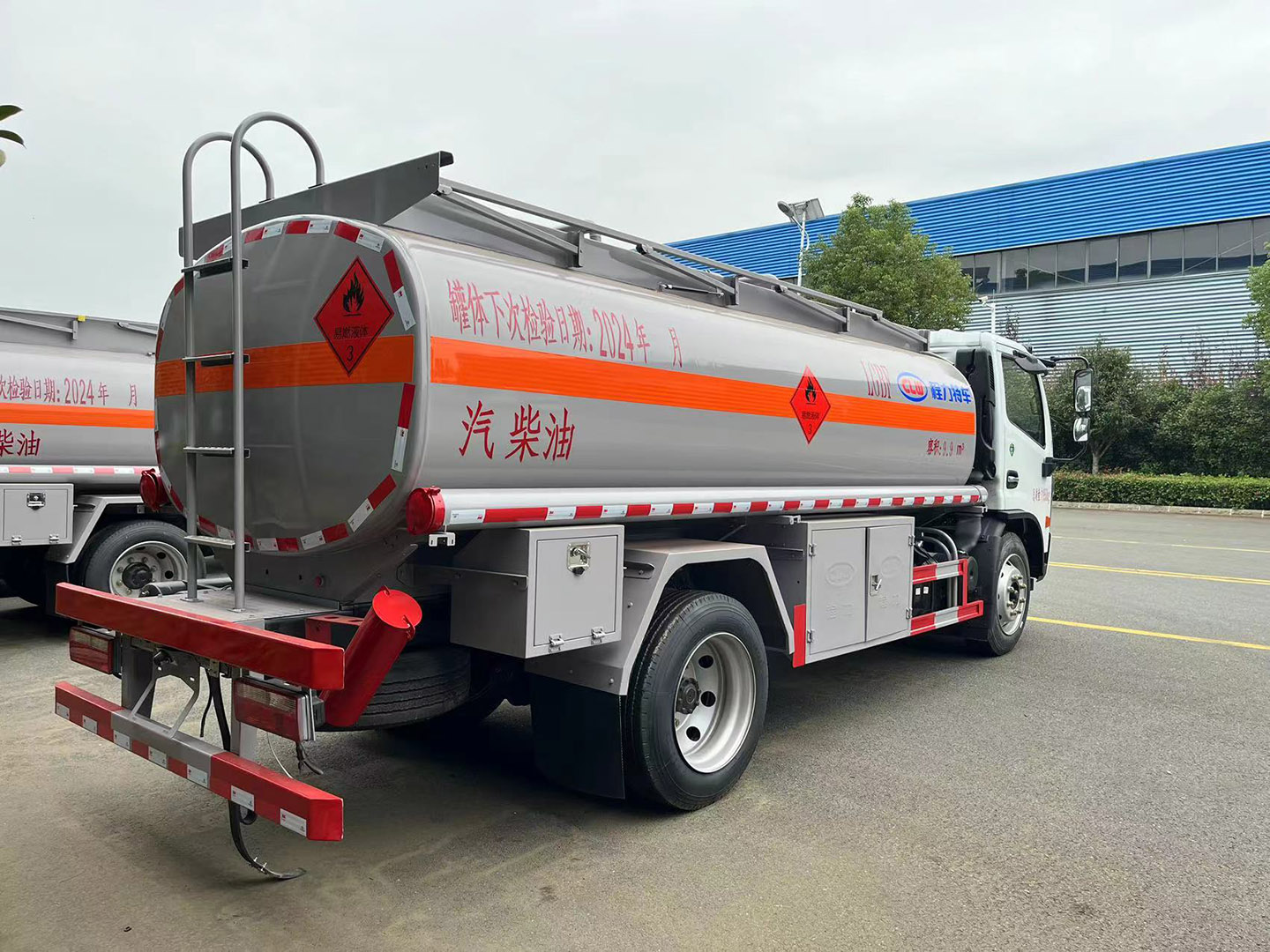 国六bg大游东风10立方油罐车/加油车