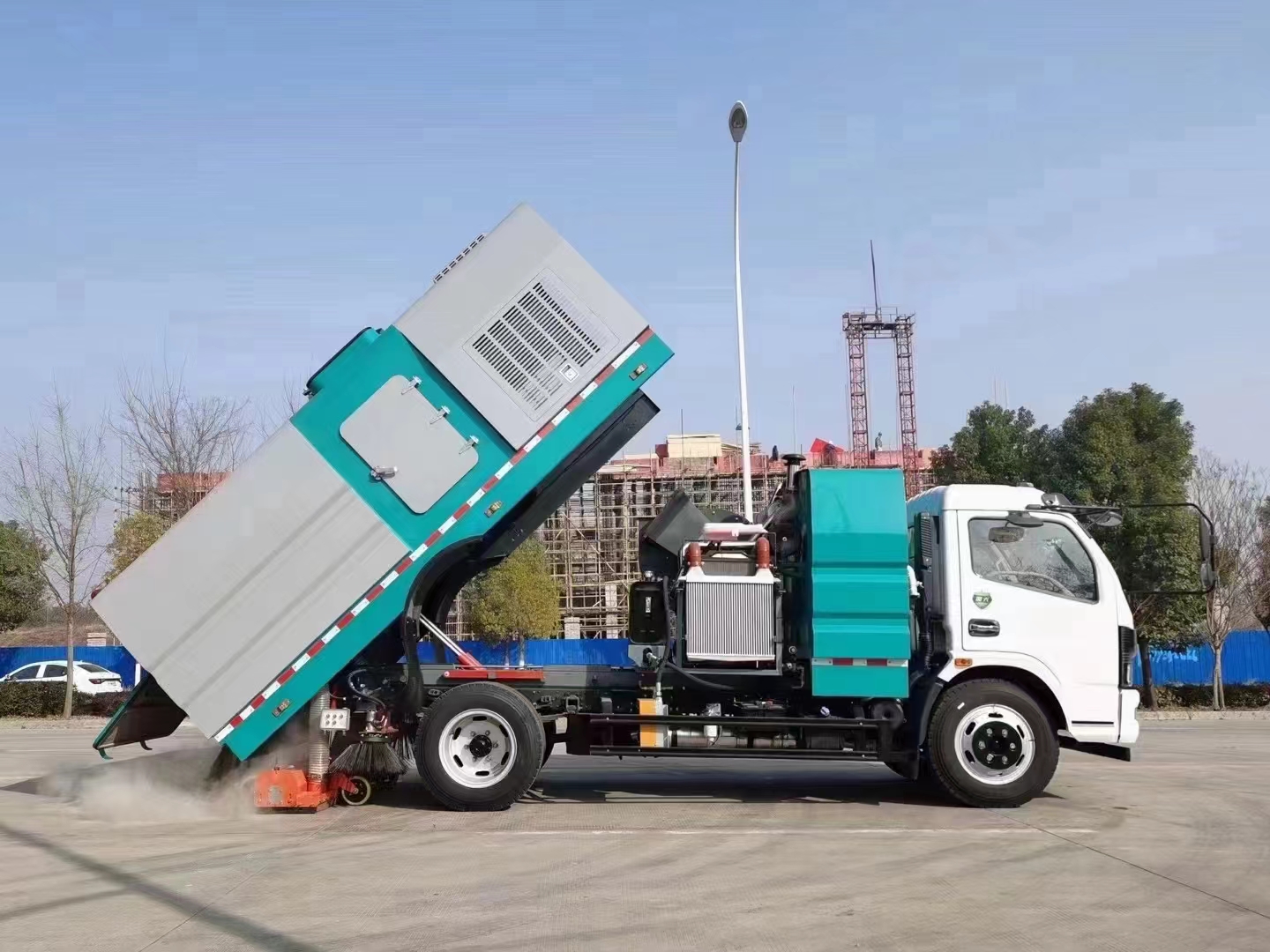 bg大游东风福瑞卡后置吸尘车
