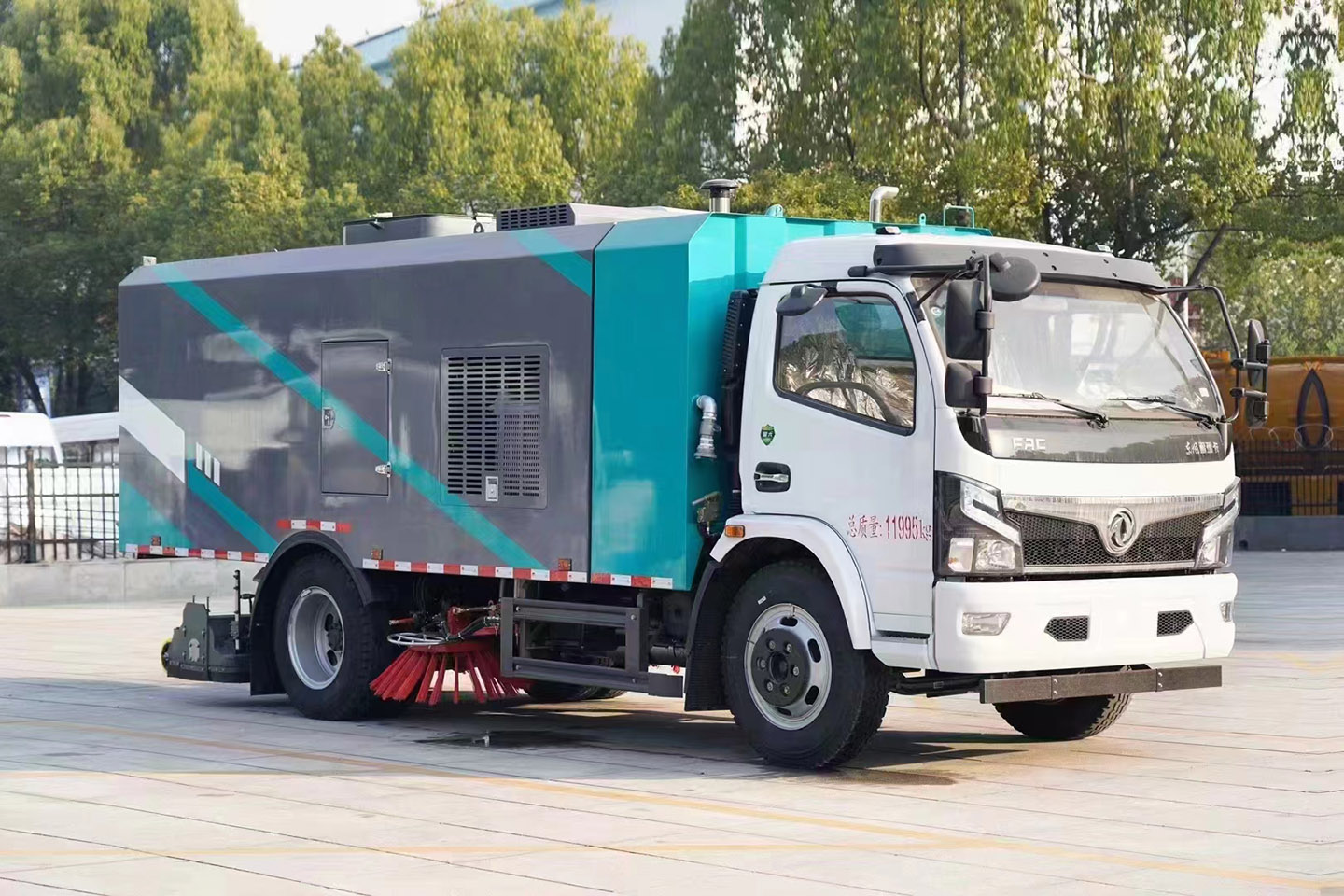 bg大游东风福瑞卡干湿两用吸尘车
