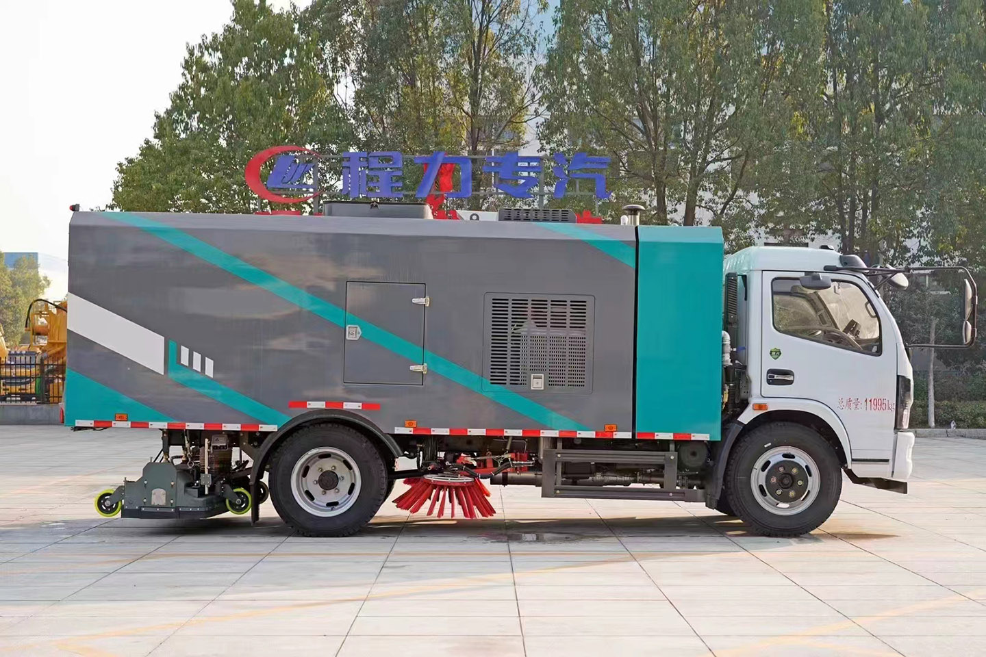 bg大游东风福瑞卡第三代干湿两用吸尘车