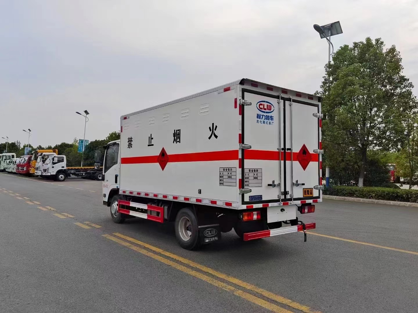 bg大游集团专用车系列五十铃爆破器材运输车